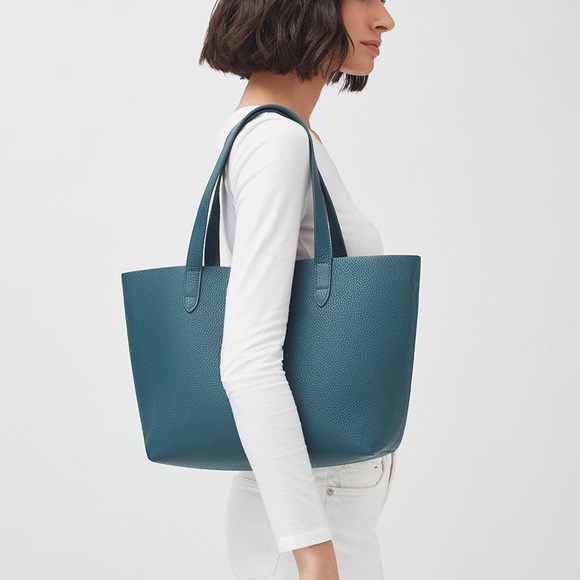 Cuyana Handbags - CUYANA Small Structured Leather Tote in Deep Ocean / Navy